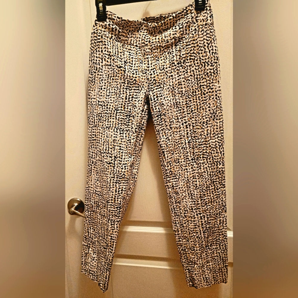 Women's pull on stretch skinny jeans.
